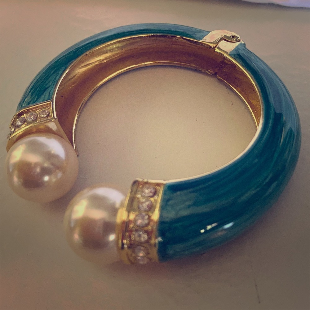 Clamp style painted bracelet with pearl accents
